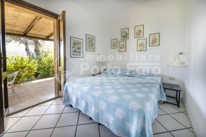 1 chambre, fer et planche à repasser