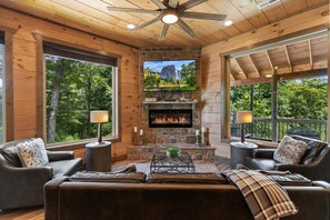 TV, fireplace, DVD player, video library - Indoor private pool, Theater Room, Arcade Games - Woodland Waterfall (Sevierville)