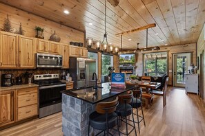 Fridge, microwave, oven, stovetop - Indoor private pool, Theater Room, Arcade Games - Woodland Waterfall (Sevierville)