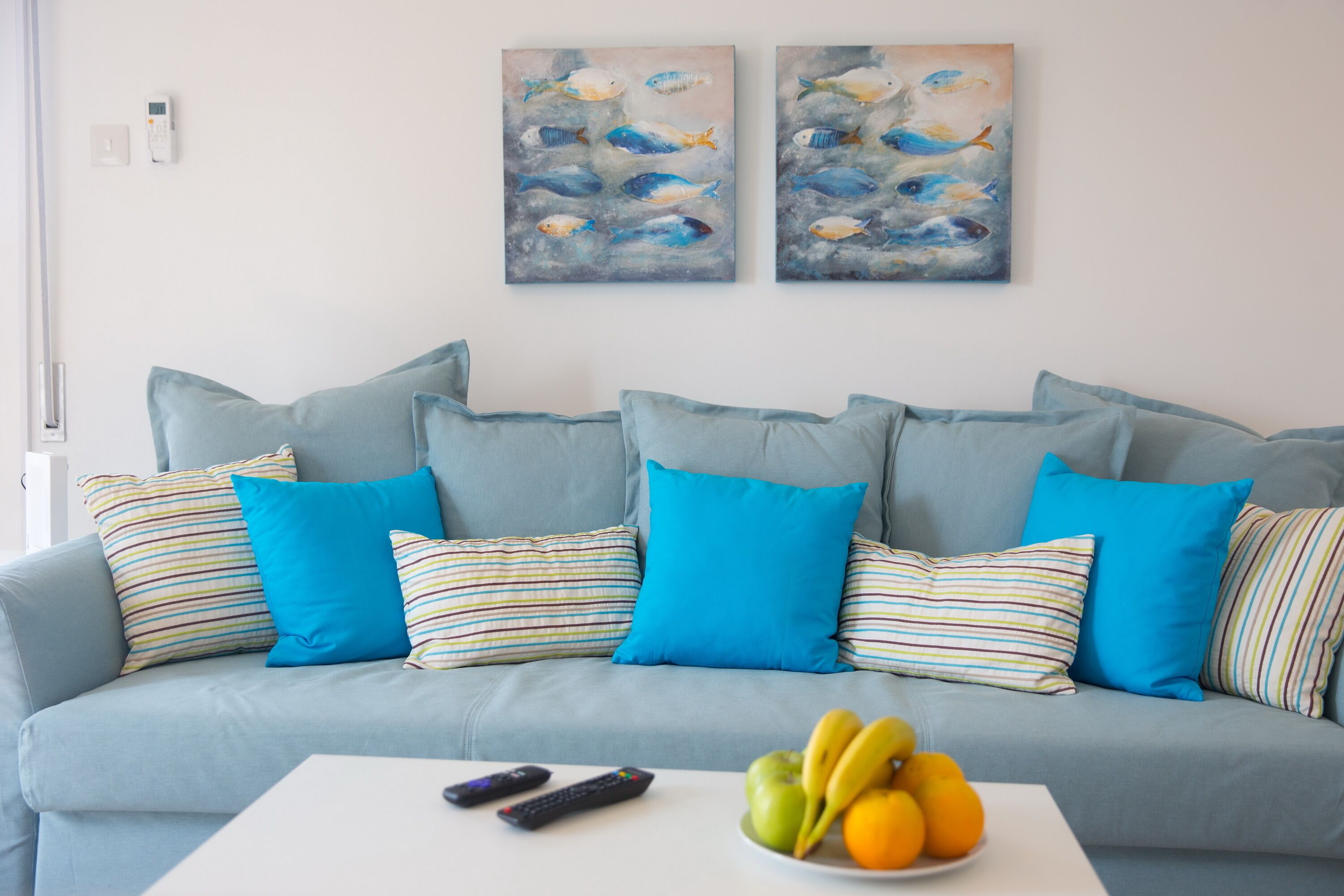 Appartement Confort | Coin séjour | TV connectée de 32 pouces avec chaînes numériques, télévision, Netflix