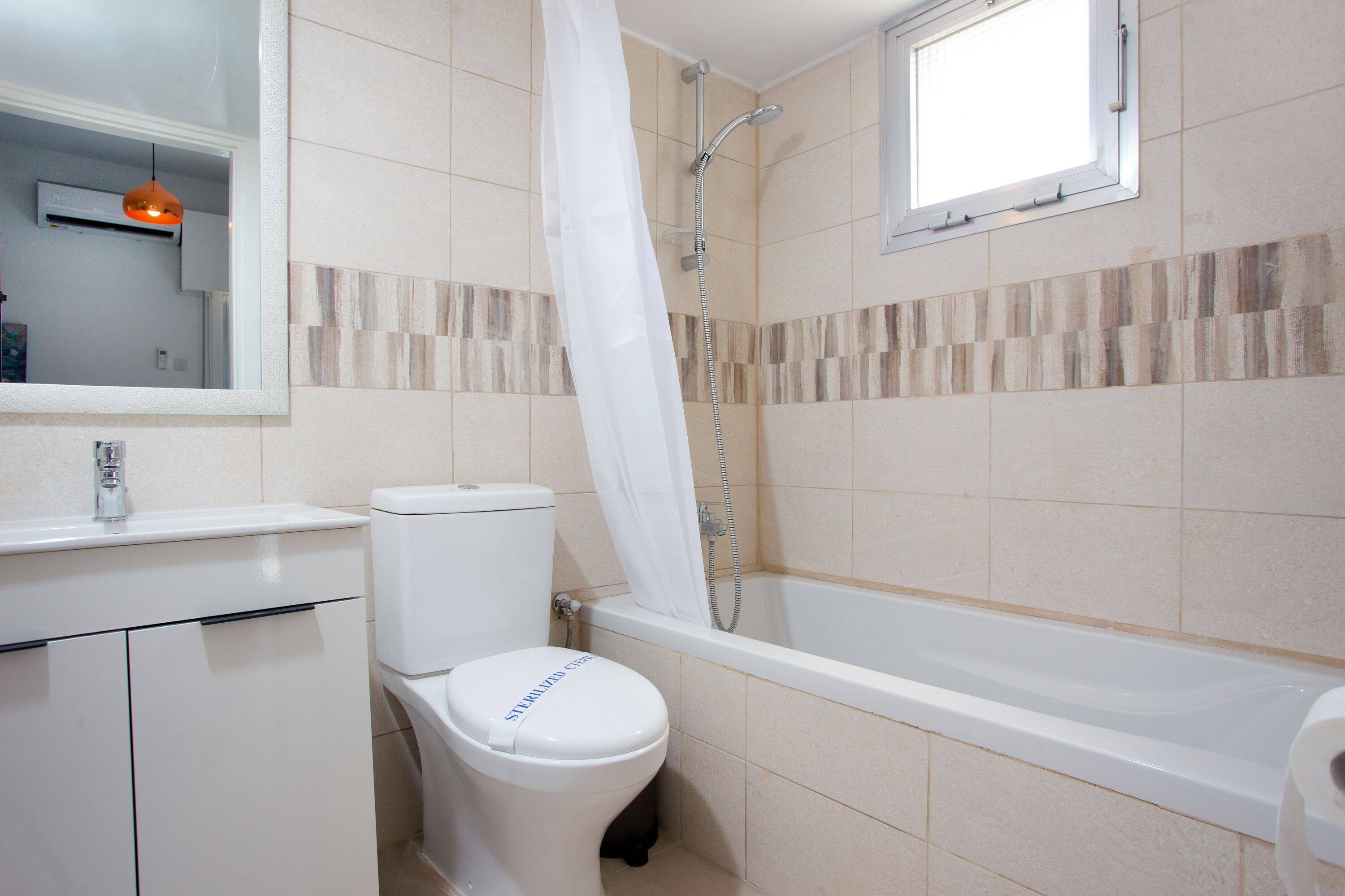 Comfort Apartment | Bathroom | Bathtub, hair dryer, towels, soap