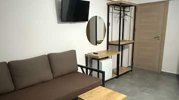 Habitación triple familiar | Ropa de cama de alta calidad, minibar, escritorio y cortinas opacas