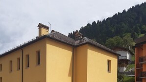 A yellow building with multiple windows and a chimney. - ex scuola ristrutturata di recente (PAULARO)