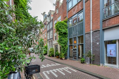 BB 1971 Hazenstraat (shared bathroom)
