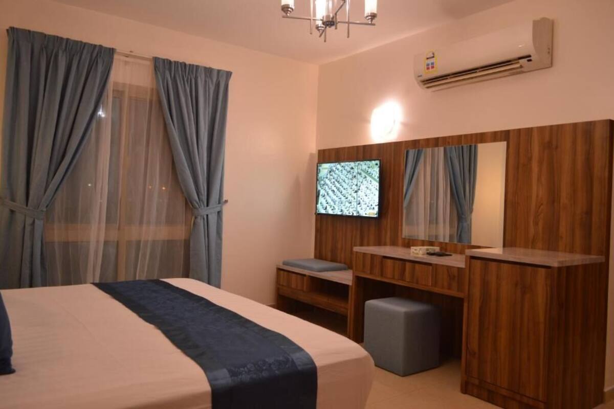 3 bedrooms, blackout curtains, iron/ironing board, free WiFi