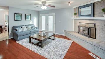 Villa, 4 Bedrooms | Living area | Smart TV