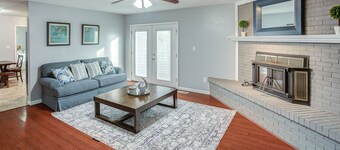 Belleville Beauty - Luxury Stay For Work Or Stay For Play Either Way This Is The Perfect Property For You! 4 Bedroom Residence by RedAwning