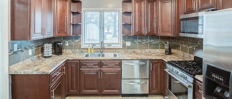 Villa, 4 Bedrooms | Private kitchen | Fridge, oven, coffee/tea maker
