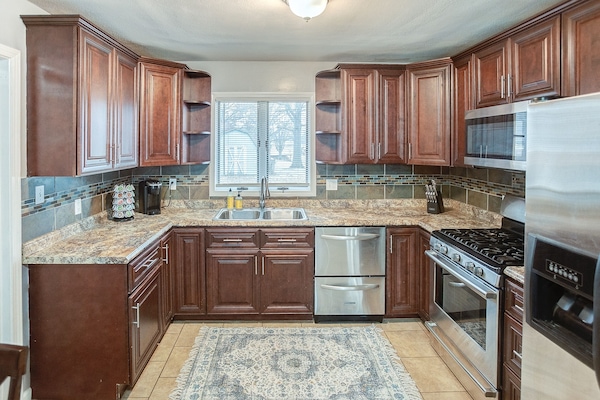 Villa, 4 Bedrooms | Private kitchen | Fridge, oven, coffee/tea maker