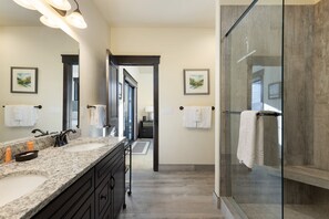 Stadtwohnung, 4 Schlafzimmer | Badezimmer | Handtücher, Shampoo