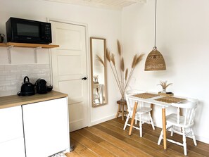 Dining - Little Beach House - Great couples getaway! (Zandvoort)