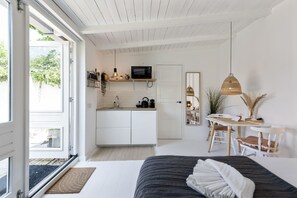 1 bedroom, WiFi, bed sheets - Little Beach House - Great couples getaway! (Zandvoort)