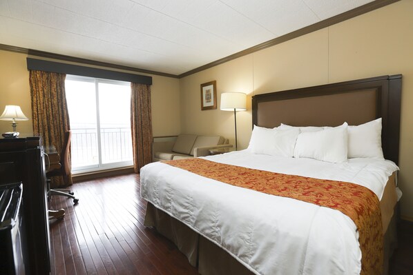 King Room (Upper floor) | Desk, blackout drapes, iron/ironing board, free WiFi - Owen Sound Inn (Owen Sound)
