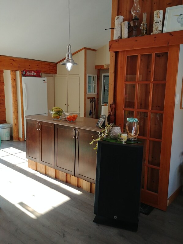 Interior - Need a summer getaway a little oasis? (Oro Station)