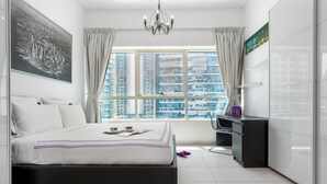 Economy-Apartment, eingeschränkter Seeblick | Zimmersafe, Bügeleisen/Bügelbrett, kostenloses WLAN, Bettwäsche