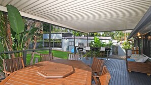 Outdoor dining - Crab Shack on Moreton (Toogoom)