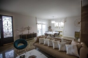 Smart TV, fireplace, stereo, printers