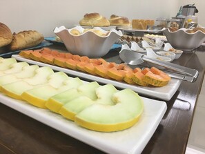 Petit-déjeuner complet compris tous les jours