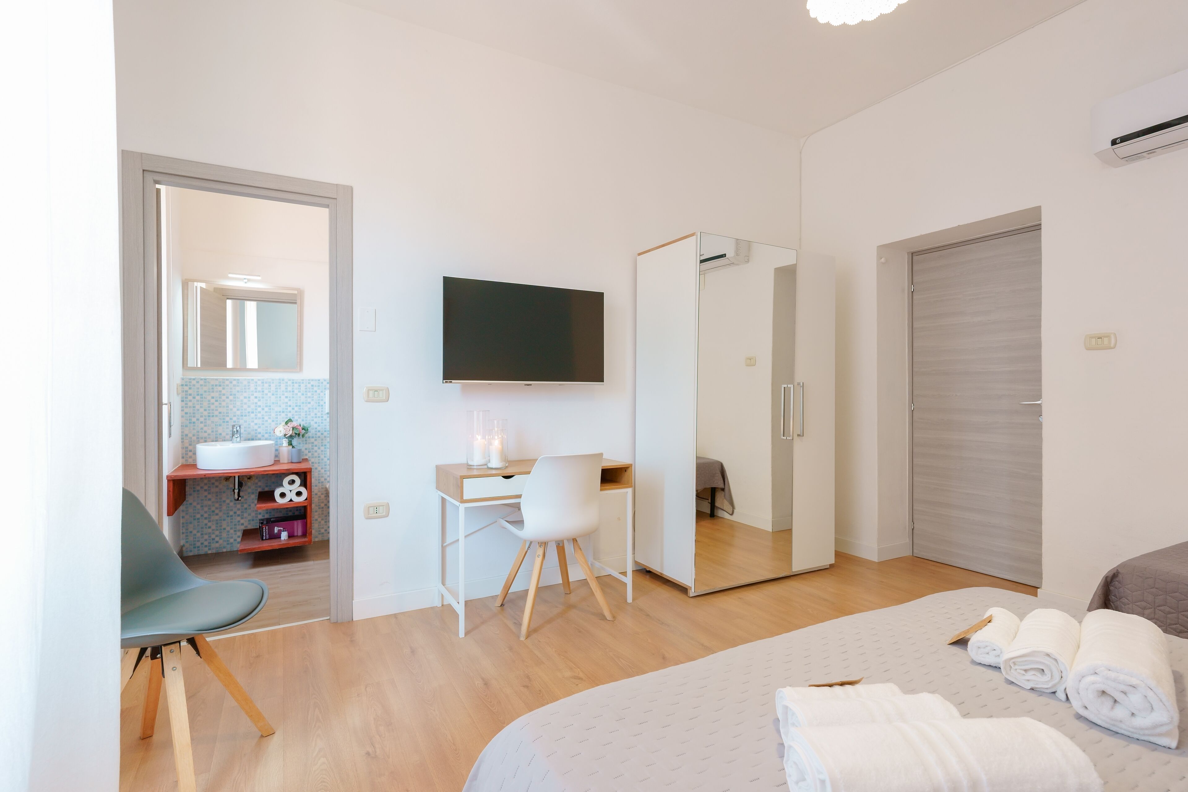 Photo - Bissenti Rooms