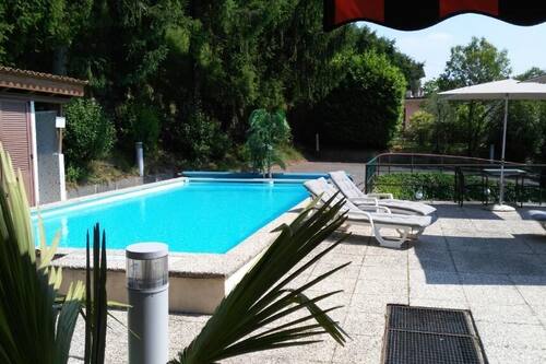 Piscine extérieure (ouverte en saison), parasols de plage