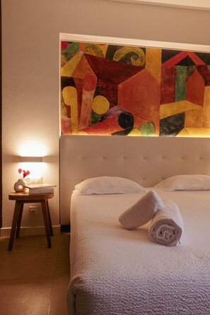 Minibar, in-room safe, desk, laptop workspace - Hotel Morgana (Mendrisio)