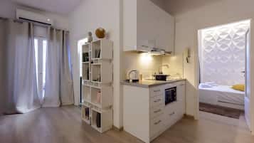 Refrigerador, horno, cafetera/tetera, tostadora