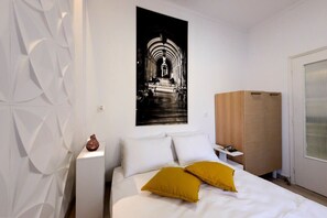 1 bedroom, iron/ironing board, travel cot, WiFi - City Skyloft - Top location & Private Roof Garden (Kalamata)
