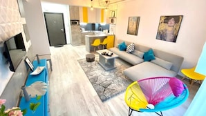 Standard Apartment | Living area | 110-inch flat-screen TV with cable channels - Apartamente Sea View (Navodari)