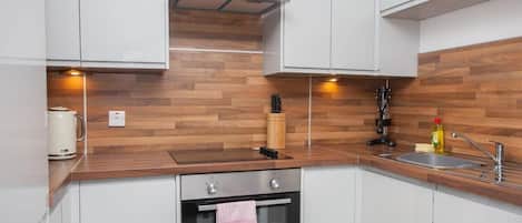 Refrigerador, microondas, horno y lavavajillas
