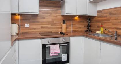 3 Bedroom Duplex with Free Parking