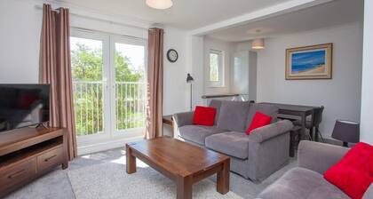 3 Bedroom Duplex with Free Parking