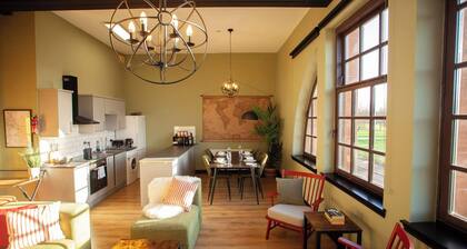 Spacious Apartment with Glasgow Green Views