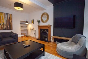 TV, offices - Stylish West End Flat in Glasgow (Glasgow City)
