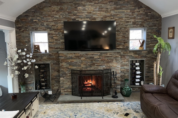 Smart TV, fireplace