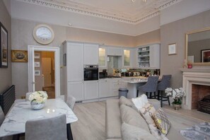 Interior - Charming 3-Bedroom Retreat in Glasgow West End (Glasgow City)