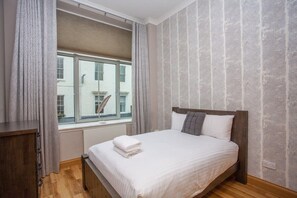 1 bedroom, iron/ironing board, travel crib, WiFi - Stylish Merchant City Flat, Glasgow (Glasgow City)