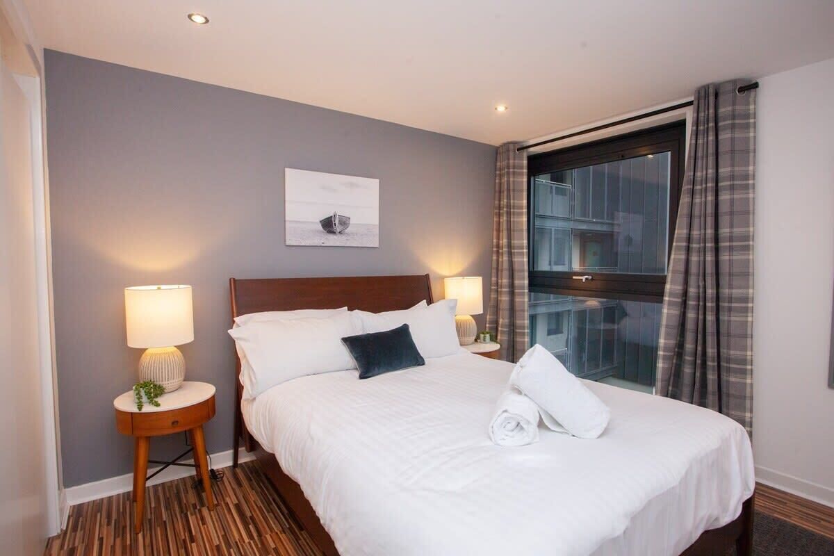2 bedrooms, iron/ironing board, WiFi