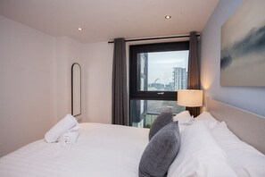 2 bedrooms, iron/ironing board, WiFi