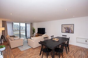 Interior - Modern Riverside Flat in Glasgow City (Glasgow City)