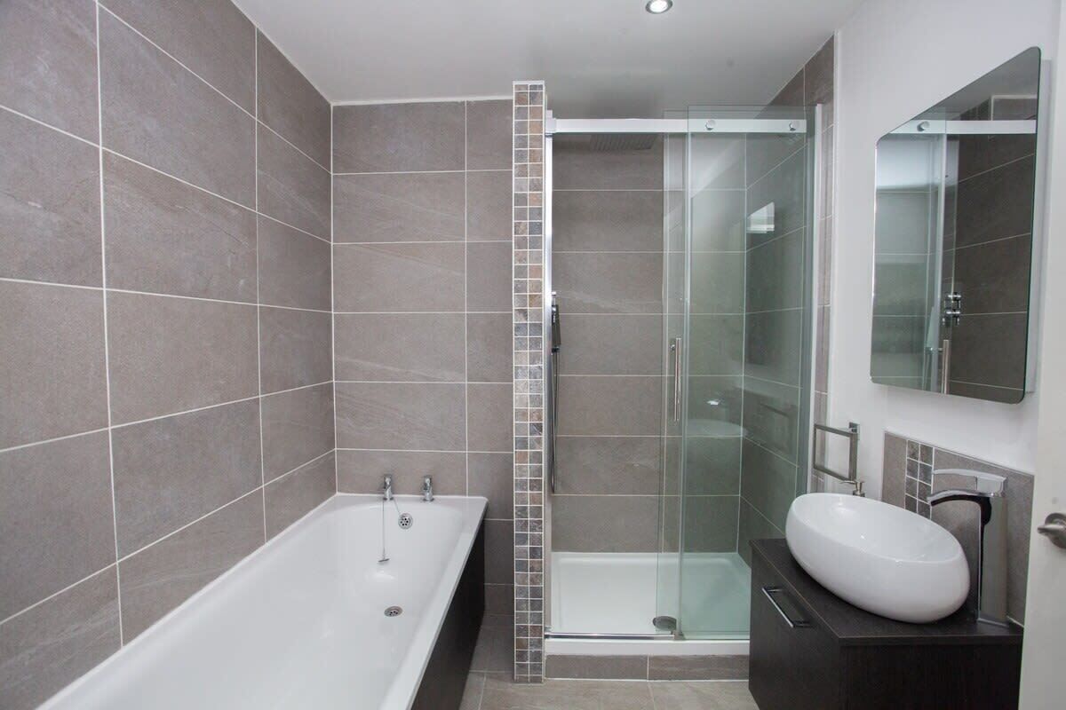 Bathtub, hair dryer