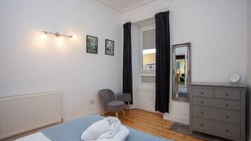 2 soverom, strykejern/-brett, reiseseng for barn og wi-fi