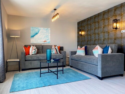 Stylish Glasgow Apartment with Parking