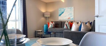 Stylish Glasgow Apartment with Parking