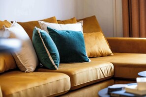 TV, offices - The Townhouse - By Unloch (Glasgow)
