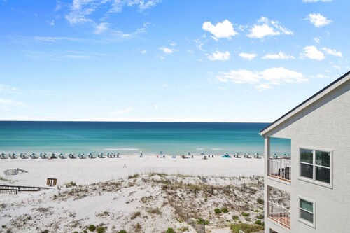 Commodore's Retreat 306,Beach Front Condo w/Private Beach Access, Pool