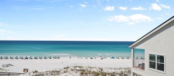 Commodore's Retreat 306,Beach Front Condo w/Private Beach Access, Pool
