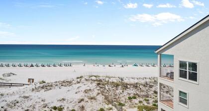 Commodore's Retreat 306,Beach Front Condo w/Private Beach Access, Pool