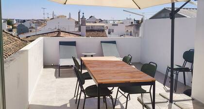Stylish apartment with private roof terrace in Tavira town center