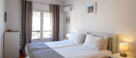 2 عدّة غرف نوم ومكواة/لوح كي وواي فاي وملاءات أسرّة