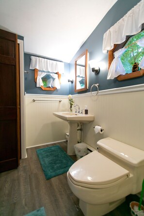 Duschwanne, Seife, Toilettenpapier